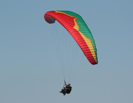 Vuelo en parapente biplaza en la costa